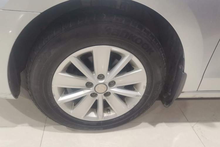 Used Volkswagen Jetta 2013 1.4L Manual Fashion Model Left Front Wheel Hub