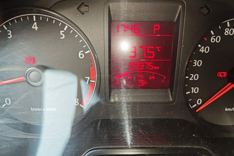 Used Volkswagen Jetta 2013 1.6L Automatic Fashion Model Odometer Close Up
