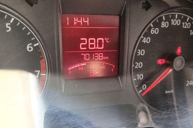 Used Volkswagen Jetta 2013 1.6L Manual Fashion Edition Odometer Close Up