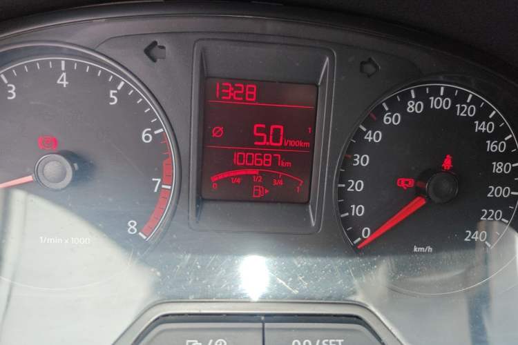 Used Volkswagen Jetta 2013 1.6L Manual Comfort Model Odometer Close Up
