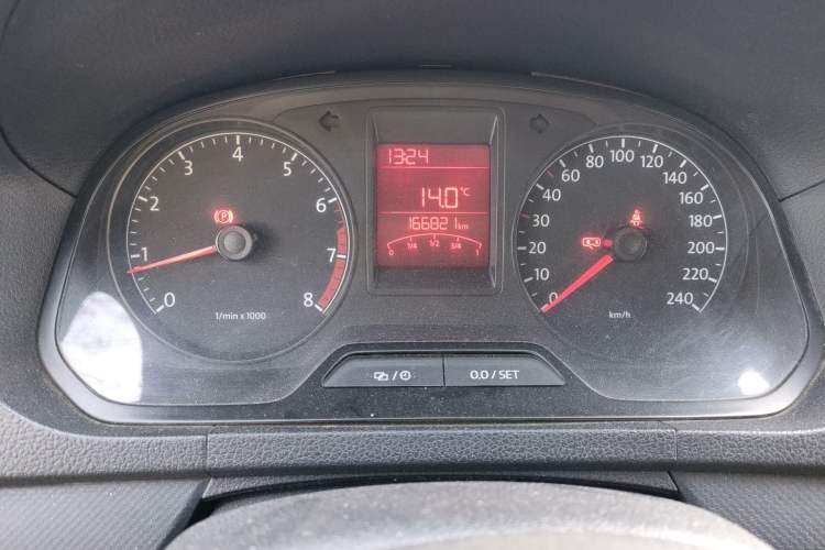 Used Volkswagen Jetta 2013 1.4L Manual Fashion Model Odometer Close Up