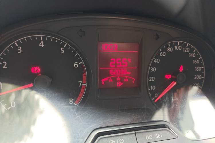 Used Volkswagen Jetta 2013 1.6L Manual Fashion Edition Odometer Close Up
