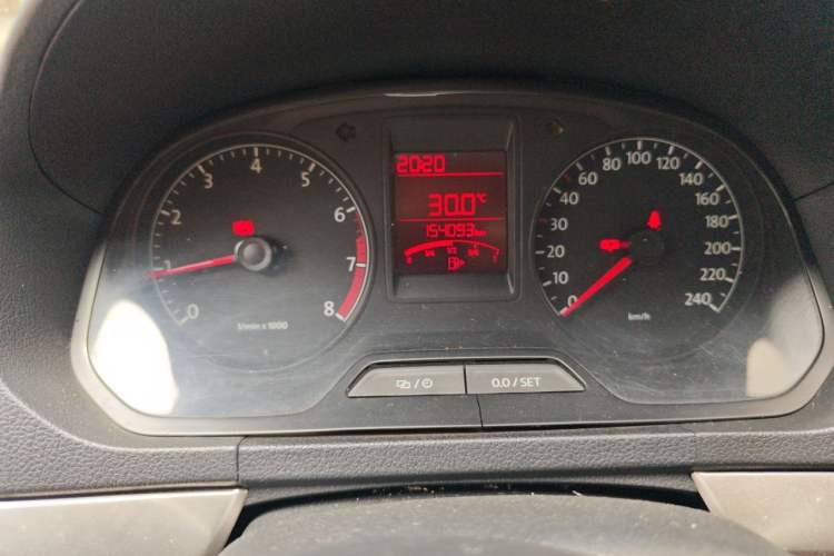 Used Volkswagen Jetta 2013 1.6L Manual Fashion Edition Odometer Close Up