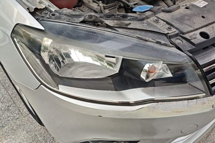 Used Volkswagen Jetta 2013 1.6L Manual Comfort Model Right Front Headlight