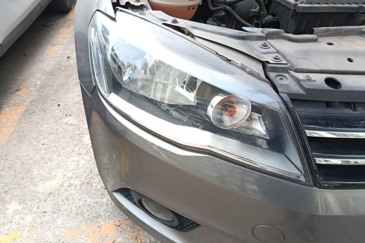Used Volkswagen Jetta 2013 1.6L Automatic Comfort Model Right Front Headlight