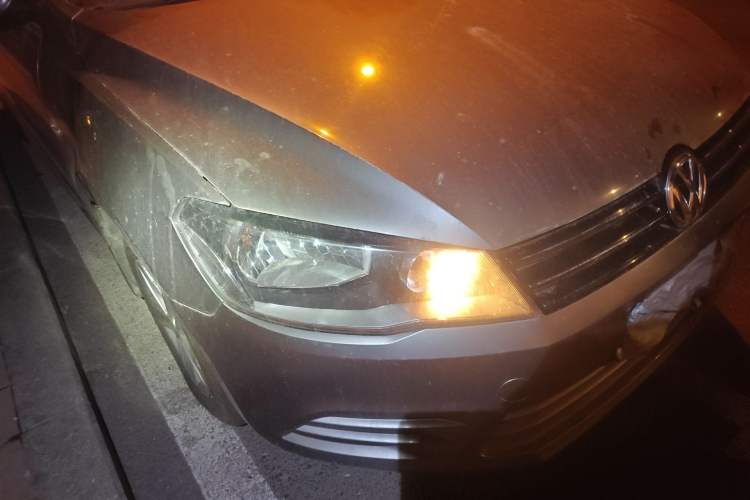 Used Volkswagen Jetta 2013 1.6L Manual Fashion Edition Right Front Headlight