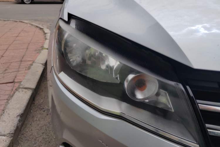 Used Volkswagen Jetta 2013 1.4L Manual Comfort Model Right Front Headlight