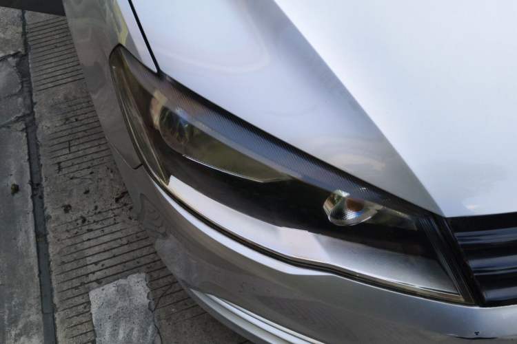 Used Volkswagen Jetta 2013 1.6L Manual Fashion Edition Right Front Headlight