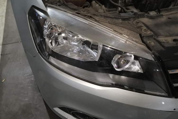 Used Volkswagen Jetta 2013 1.6L Manual Luxury Model Right Front Headlight