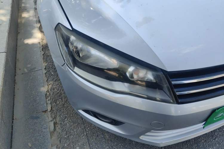 Used Volkswagen Jetta 2013 1.6L Automatic Comfort Model Right Front Headlight