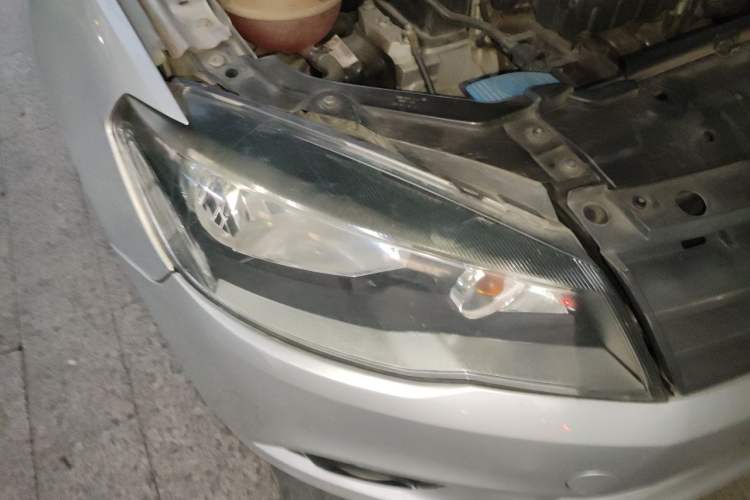 Used Volkswagen Jetta 2013 1.6L Automatic Comfort Model Right Front Headlight