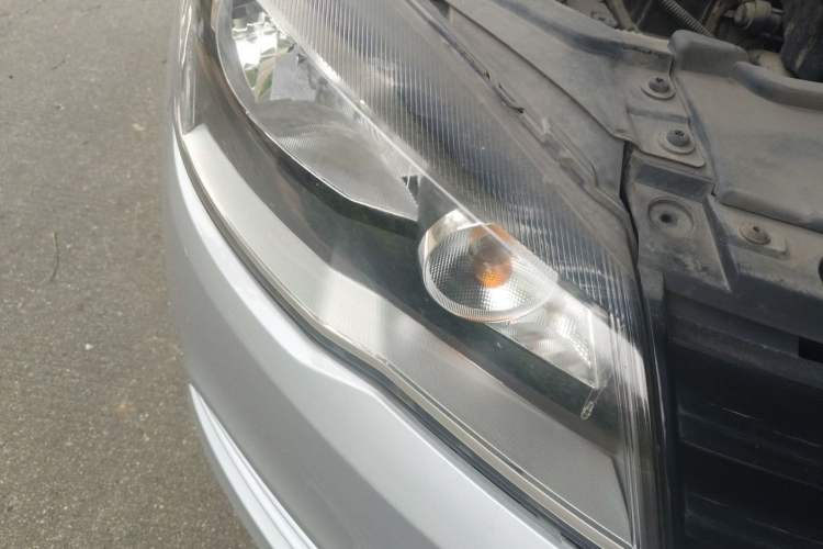Used Volkswagen Jetta 2013 1.6L Manual Fashion Edition Right Front Headlight