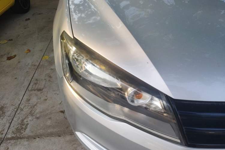 Used Volkswagen Jetta 2013 1.4L Manual Fashion Model Right Front Headlight