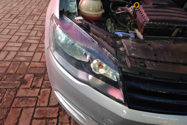 Used Volkswagen Jetta 2013 1.6L Automatic Fashion Model Right Front Headlight