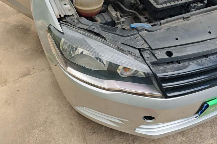 Used Volkswagen Jetta 2013 1.6L Manual Fashion Edition Right Front Headlight