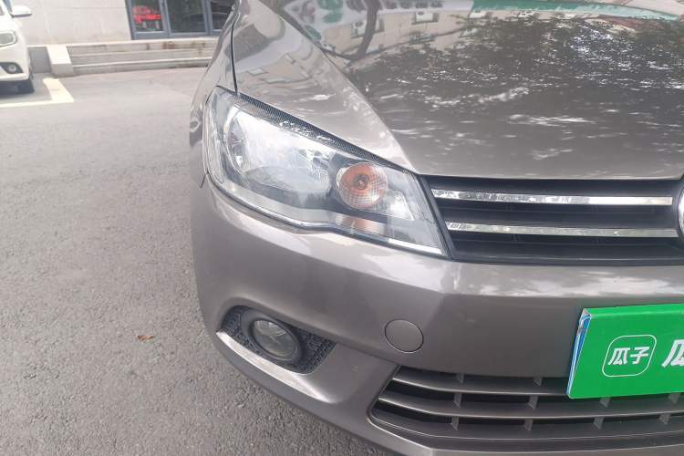 Used Volkswagen Jetta 2013 1.4L Manual Comfort Model Right Front Headlight