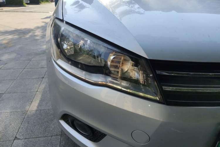 Used Volkswagen Jetta 2013 1.6L Manual Comfort Model Right Front Headlight