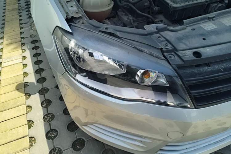 Used Volkswagen Jetta 2013 1.6L Manual Fashion Edition Right Front Headlight