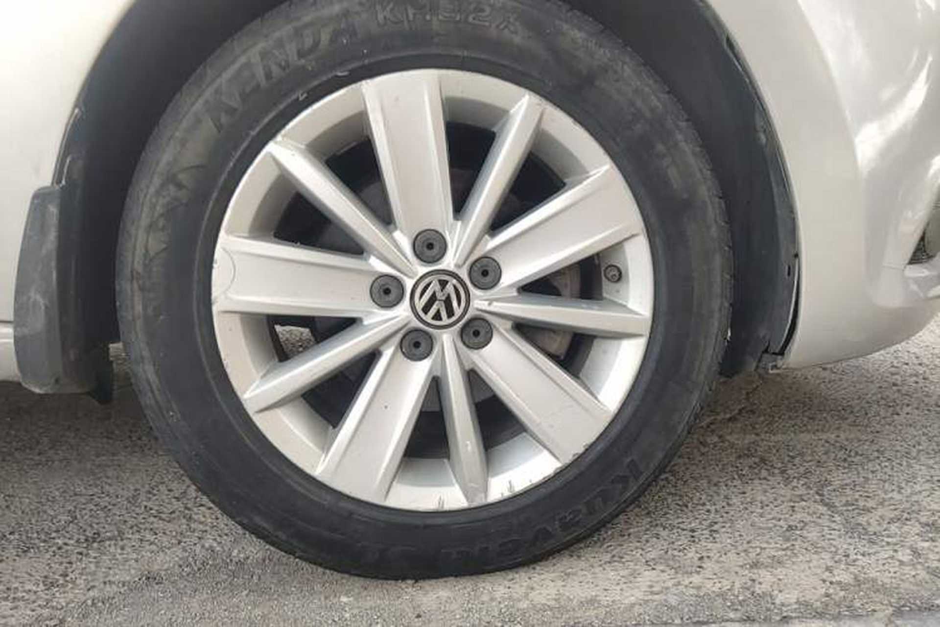 Used Volkswagen Jetta 2013 1.6L Automatic Comfort Model Right Front Wheel Hub