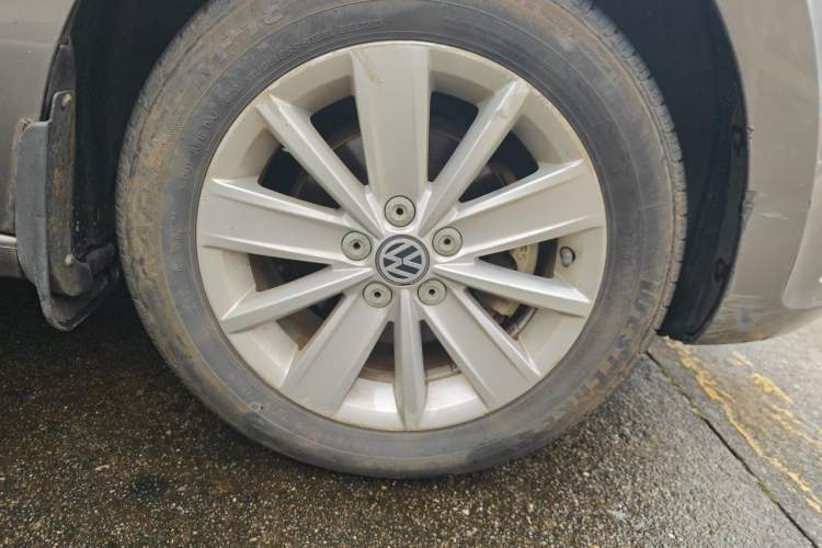 Used Volkswagen Jetta 2013 1.6L Manual Comfort Model Right Front Wheel Hub