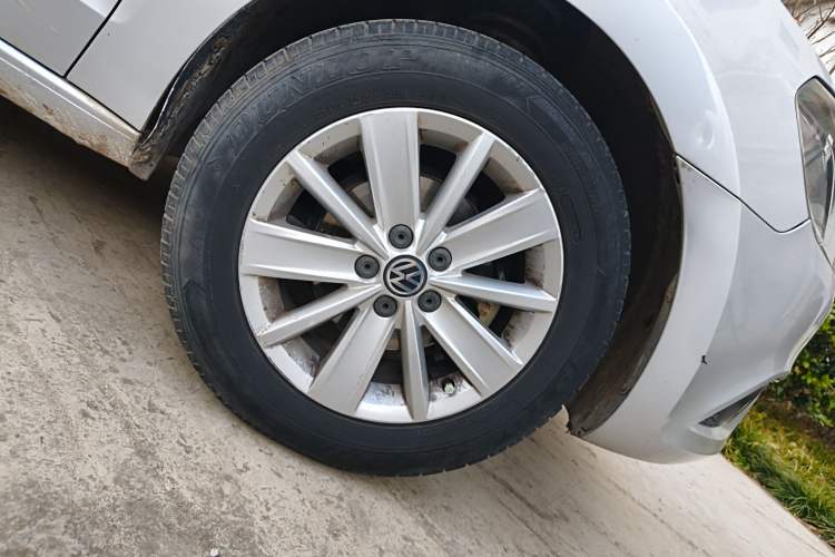 Used Volkswagen Jetta 2013 1.6L Manual Comfort Model Right Front Wheel Hub