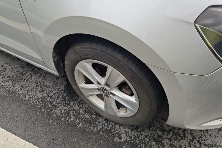 Used Volkswagen Jetta 2013 1.6L Manual Comfort Model Right Front Wheel Hub