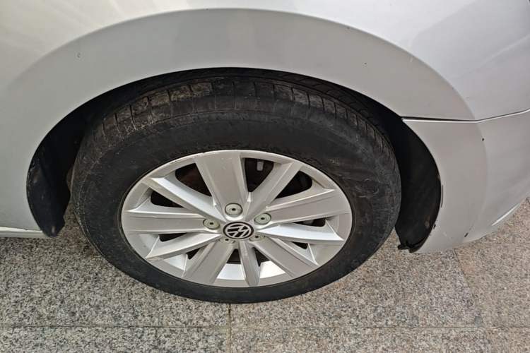 Used Volkswagen Jetta 2013 1.6L Manual Comfort Model Right Front Wheel Hub