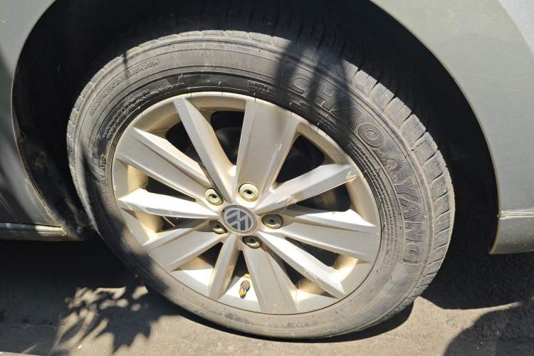 Used Volkswagen Jetta 2013 1.6L Automatic Comfort Model Right Front Wheel Hub