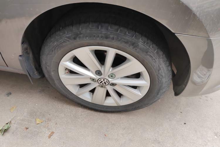 Used Volkswagen Jetta 2013 1.4L Manual Comfort Model Right Front Wheel Hub