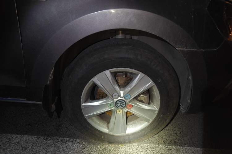 Used Volkswagen Jetta 2013 1.6L Manual Fashion Edition Right Front Wheel Hub