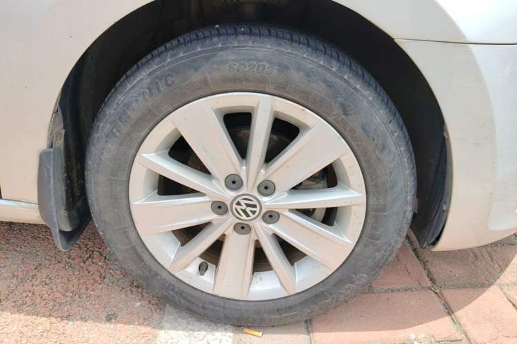 Used Volkswagen Jetta 2013 1.6L Manual Comfort Model Right Front Wheel Hub