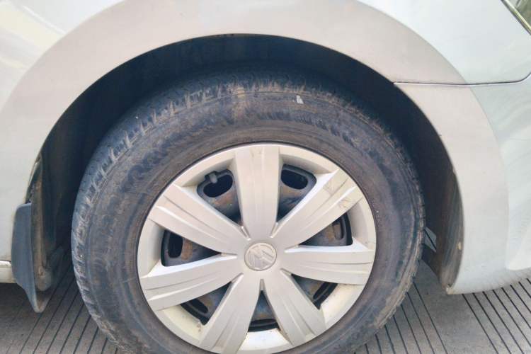 Used Volkswagen Jetta 2013 1.6L Manual Fashion Edition Right Front Wheel Hub