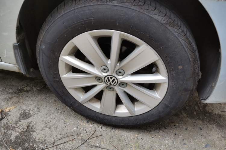 Used Volkswagen Jetta 2013 1.4L Manual Comfort Model Right Front Wheel Hub