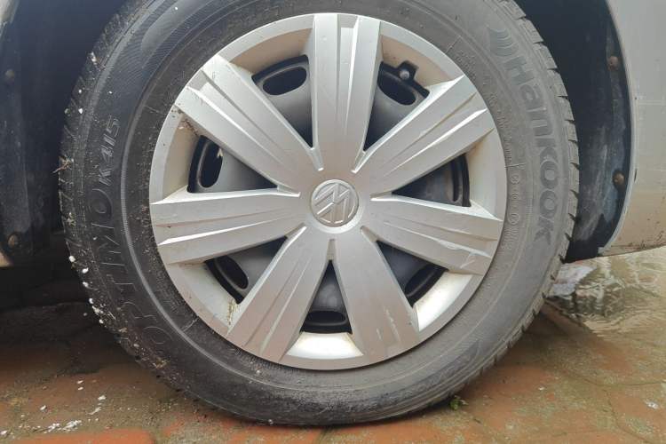 Used Volkswagen Jetta 2013 1.6L Manual Fashion Edition Right Front Wheel Hub