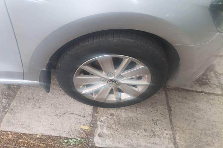 Used Volkswagen Jetta 2013 1.6L Manual Comfort Model Right Front Wheel Hub