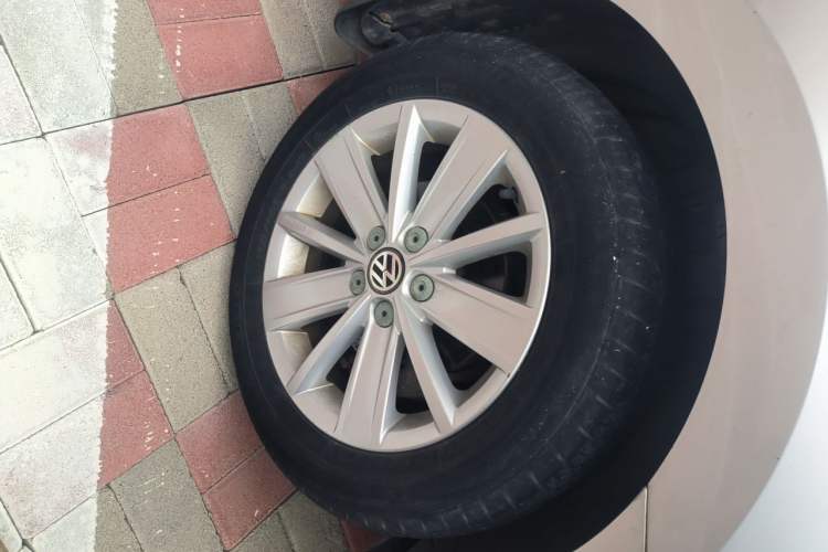 Used Volkswagen Jetta 2013 1.6L Automatic Luxury Model Right Front Wheel Hub