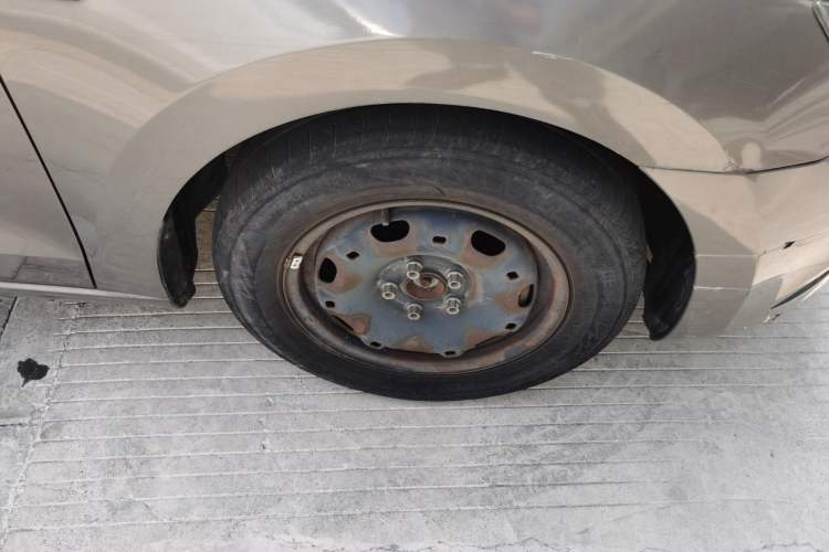 Used Volkswagen Jetta 2013 1.4L Manual Fashion Model Right Front Wheel Hub