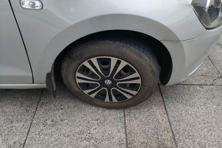 Used Volkswagen Jetta 2013 1.6L Manual Fashion Edition Right Front Wheel Hub
