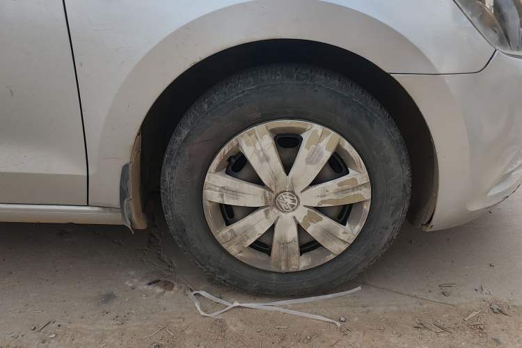 Used Volkswagen Jetta 2013 1.4L Manual Fashion Model Right Front Wheel Hub