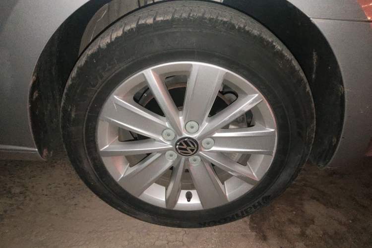 Used Volkswagen Jetta 2013 1.6L Manual Comfort Model Right Front Wheel Hub