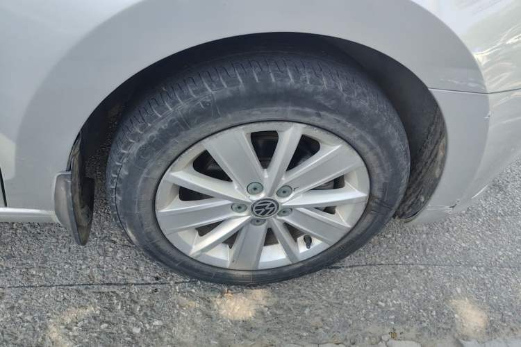 Used Volkswagen Jetta 2013 1.6L Automatic Comfort Model Right Front Wheel Hub