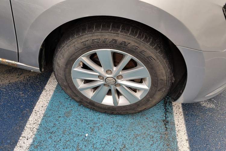 Used Volkswagen Jetta 2013 1.6L Manual Fashion Edition Right Front Wheel Hub