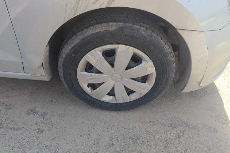 Used Volkswagen Jetta 2013 1.6L Manual Fashion Edition Right Front Wheel Hub