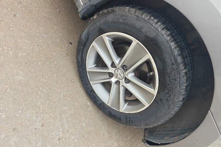 Used Volkswagen Jetta 2013 1.6L Manual Fashion Edition Right Front Wheel Hub