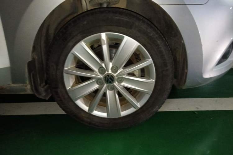 Used Volkswagen Jetta 2013 1.4L Manual Comfort Model Right Front Wheel Hub