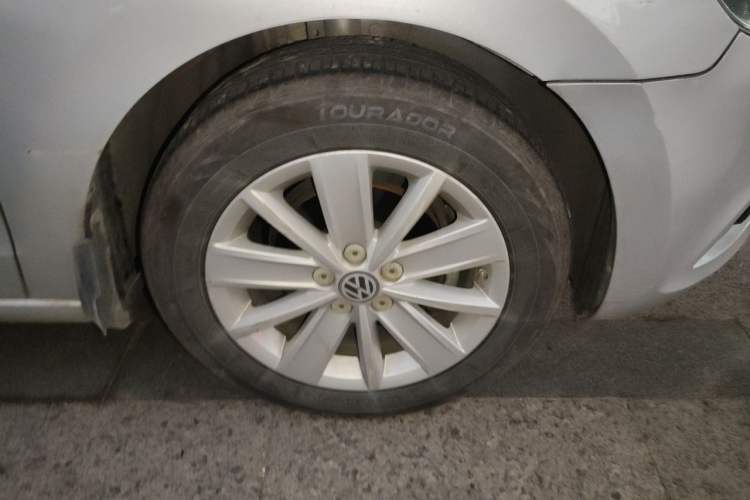 Used Volkswagen Jetta 2013 1.6L Automatic Comfort Model Right Front Wheel Hub