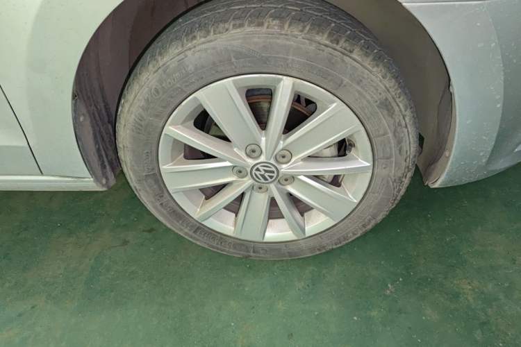 Used Volkswagen Jetta 2013 1.6L Automatic Comfort Model Right Front Wheel Hub