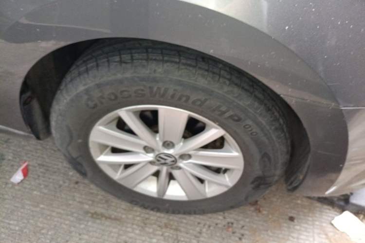 Used Volkswagen Jetta 2013 1.6L Manual Fashion Edition Right Front Wheel Hub