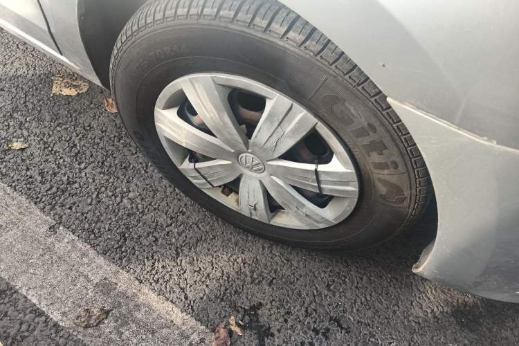 Used Volkswagen Jetta 2013 1.6L Manual Fashion Edition Right Front Wheel Hub