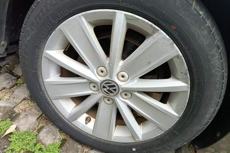 Used Volkswagen Jetta 2013 1.6L Automatic Comfort Model Right Front Wheel Hub